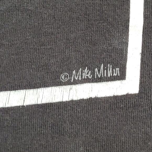 2PAC Tupac-Shakur Shirt Womens Small 17x25 Middle-Finger - Picture 2 of 13